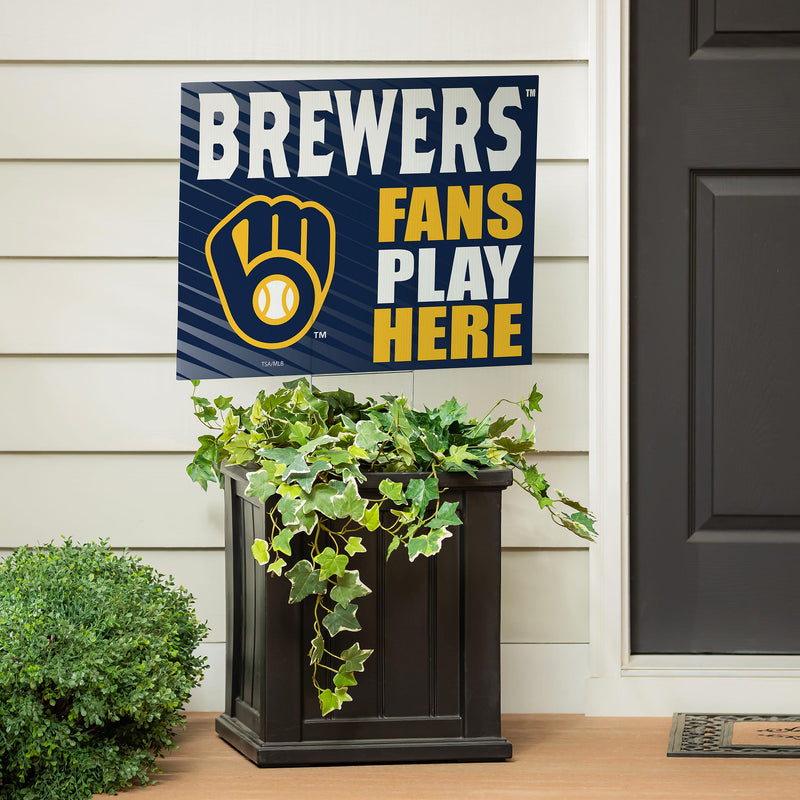 Milwaukee Brewers Yard Sign "Fans Play Here"