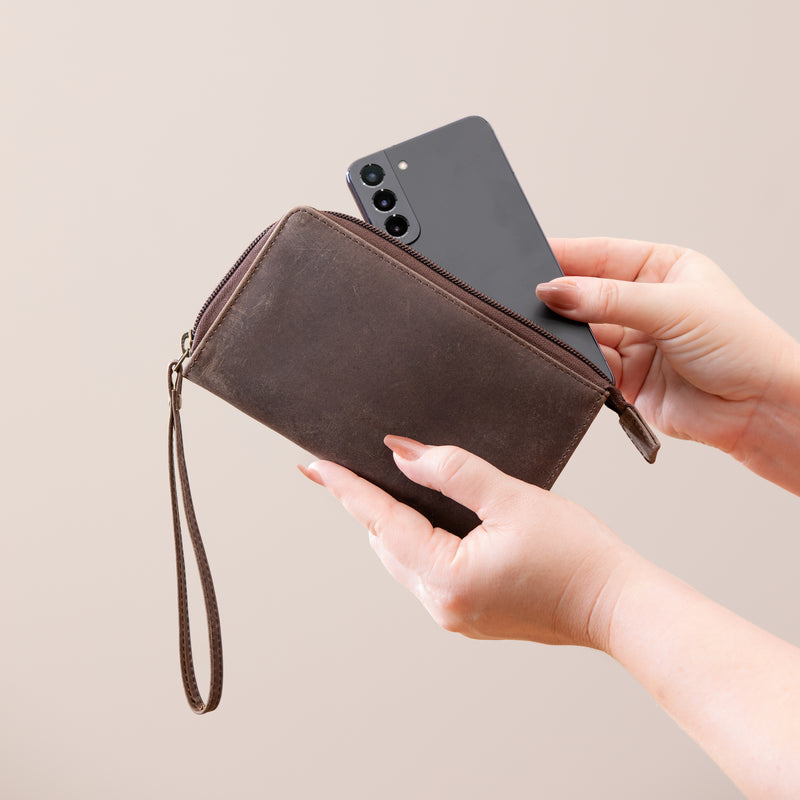 New York Yankees Wristlet Wallet Brown