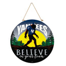 New York Yankees Bigfoot Round Door Décor with Hanging Rope, 18x18