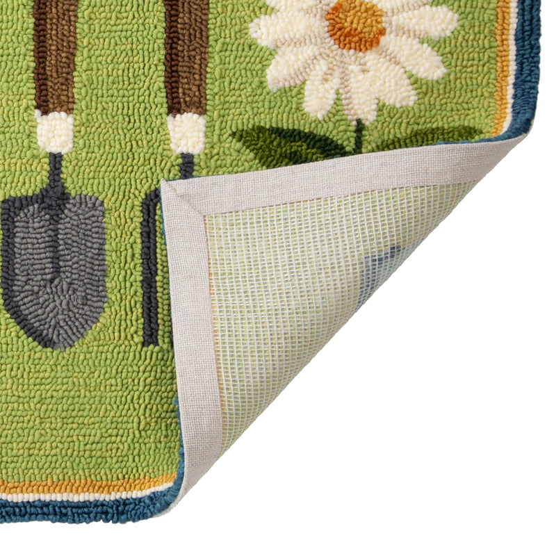 Indoor/Outdoor Garden Tools Hooked Polypropylene Accent Rug 24"x42"