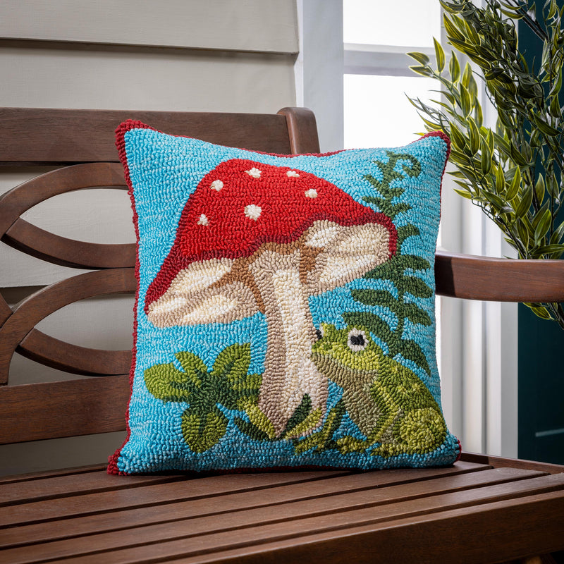 Indoor/Outdoor  Hooked Polypropylene Mushroom Umbrella Throw Pillow 18"x18"