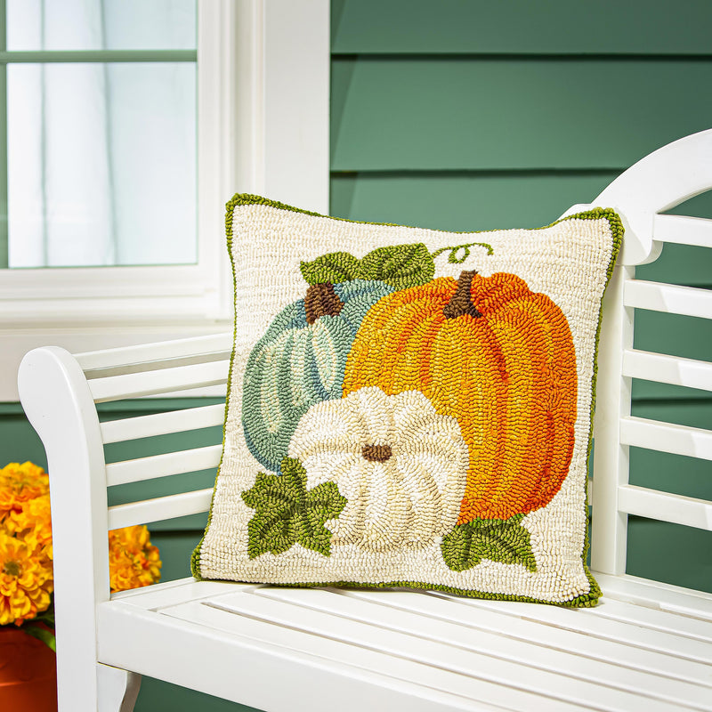 Indoor/Outdoor Shaped Pumpkins Hooked Polypropylene Throw Pillow 18"x18"